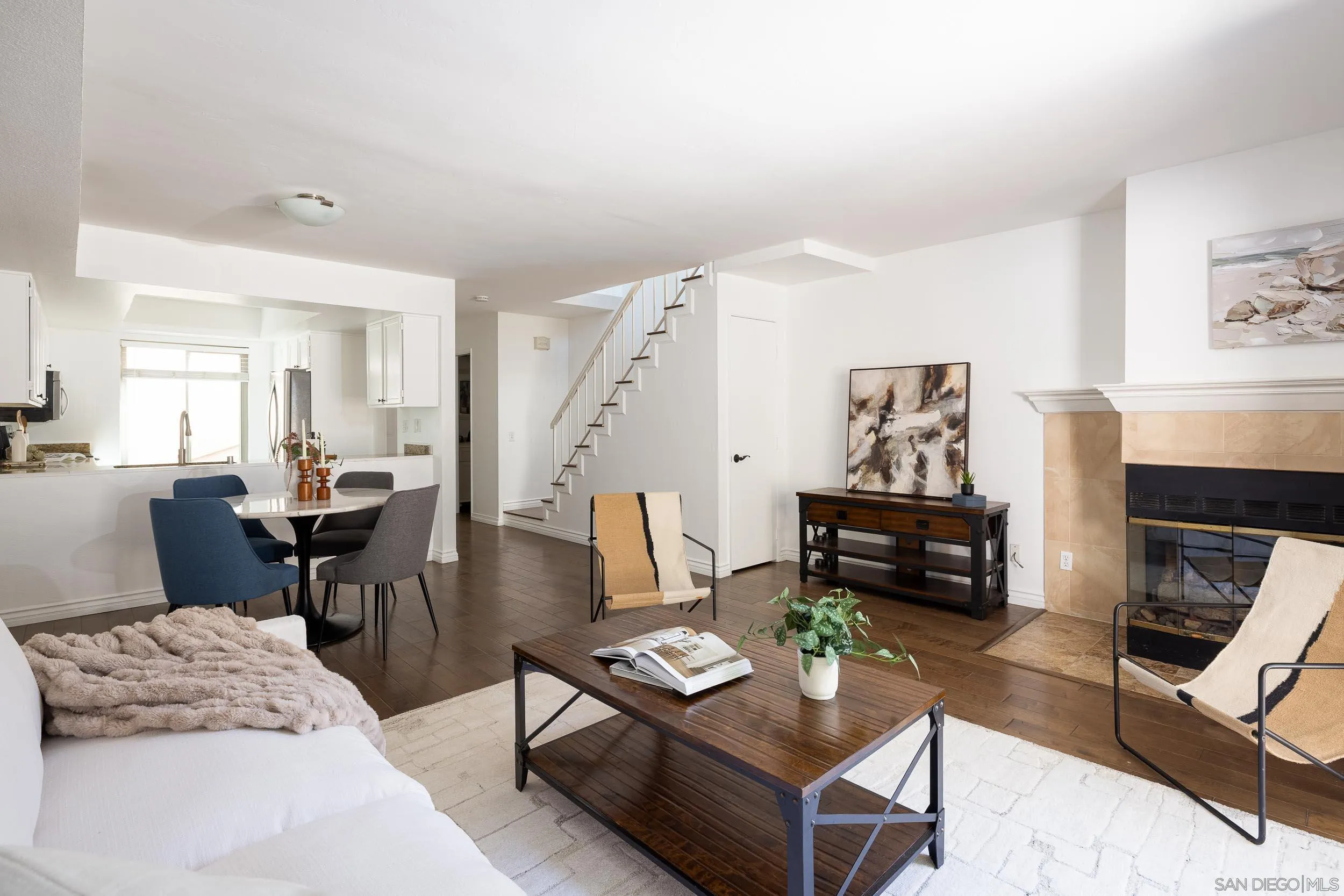 3037 Ingelow St Unit 4