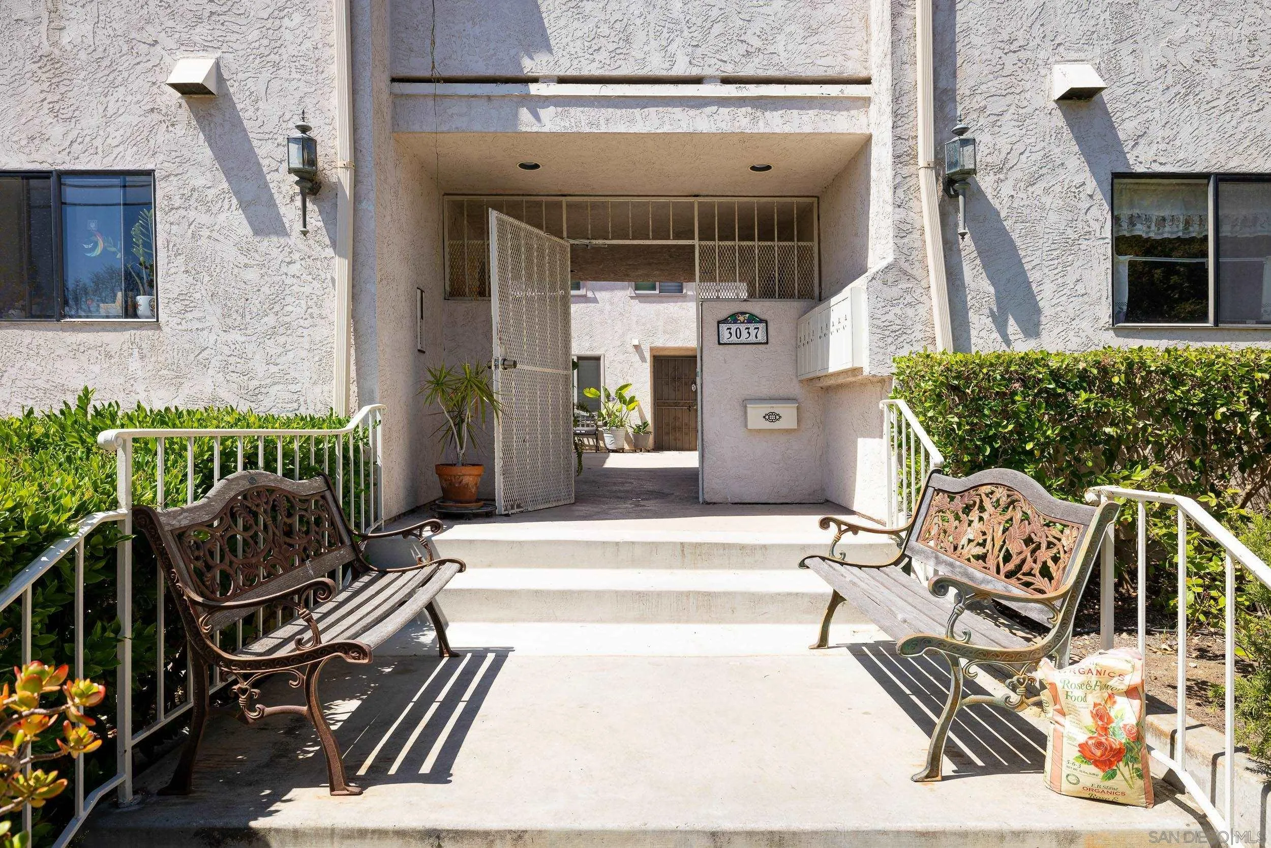 3037 Ingelow St Unit 4