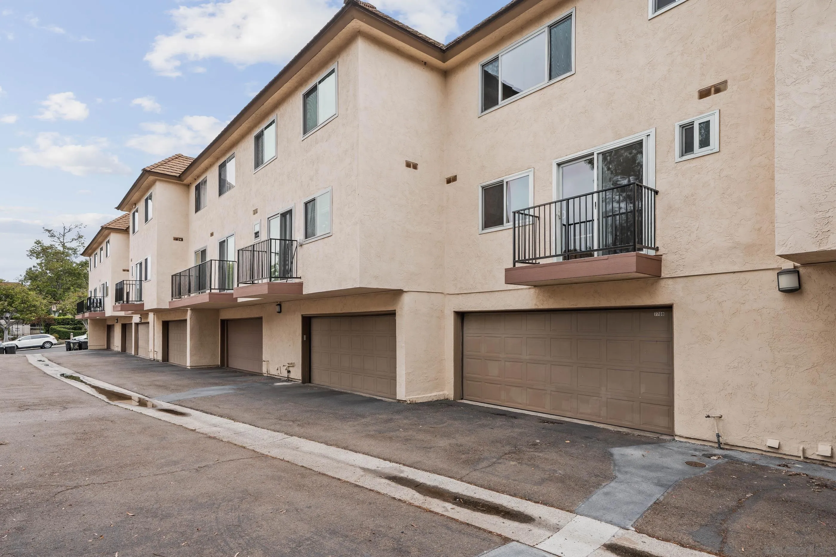 7708 Nightingale Way