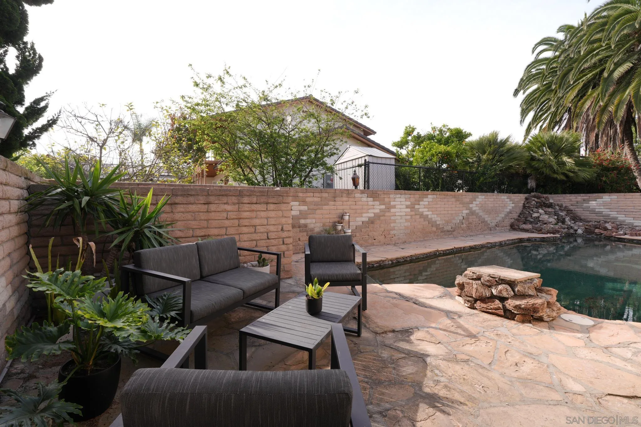 1450 Highland Dr