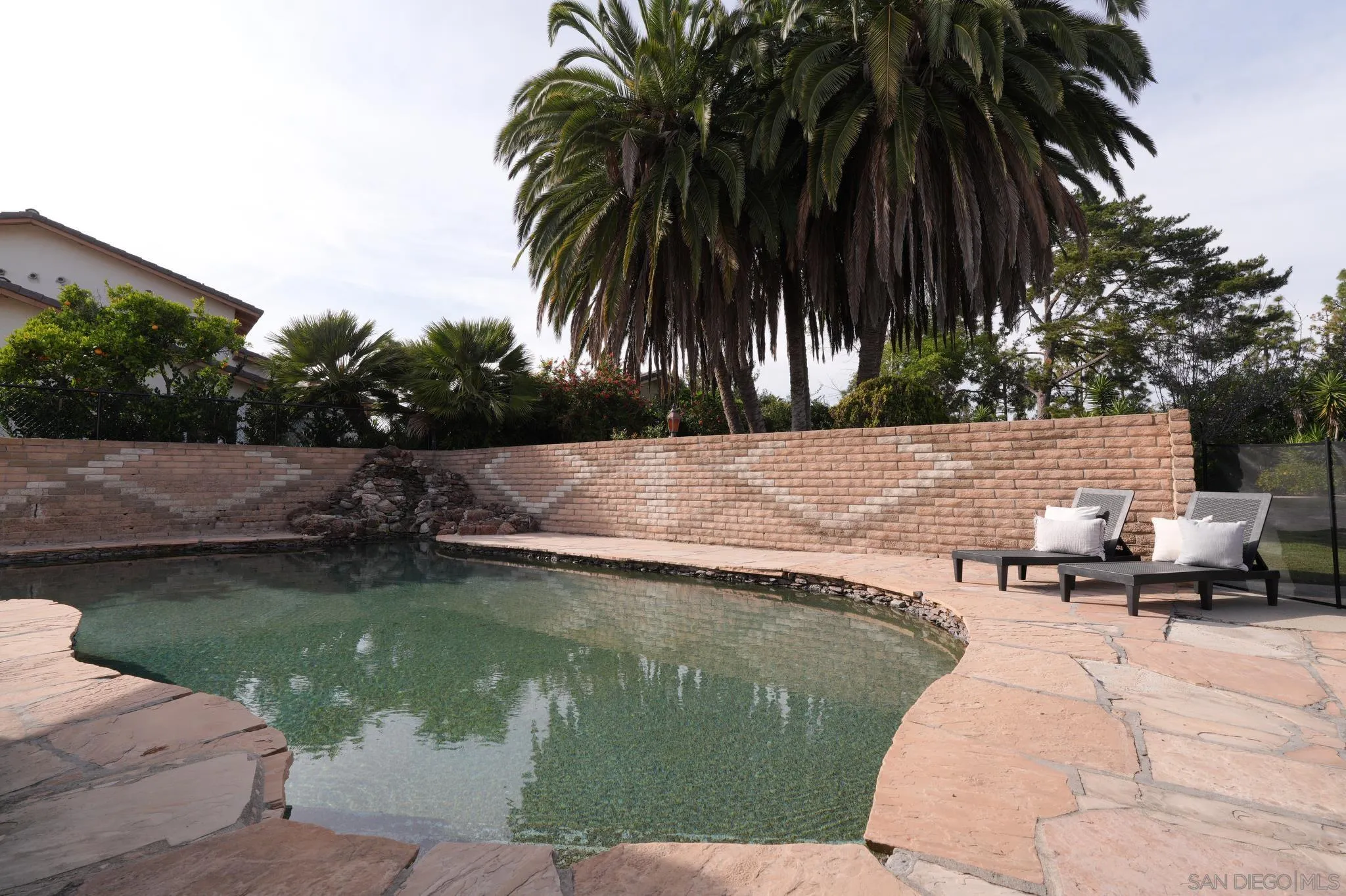 1450 Highland Dr