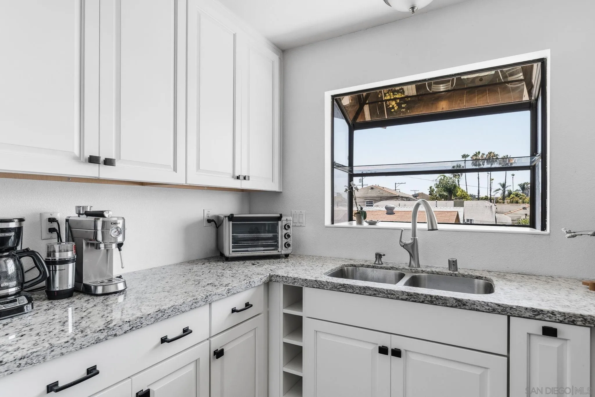 4077 Illinois St Unit 5