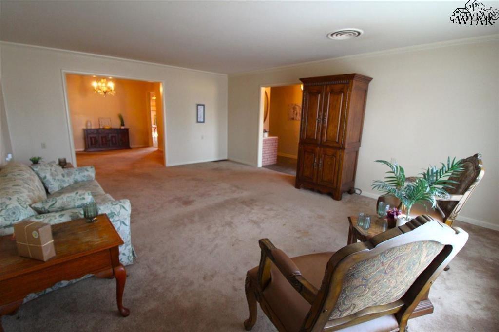 101 W ANDERSON AVENUE