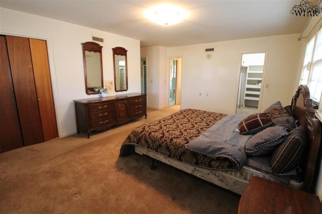 101 W ANDERSON AVENUE