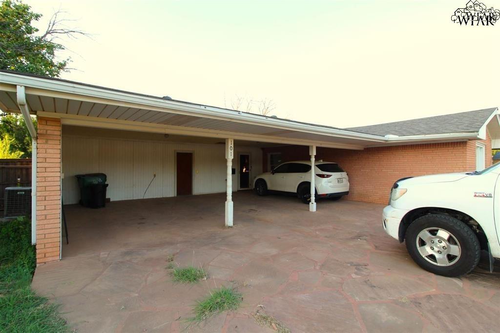 101 W ANDERSON AVENUE