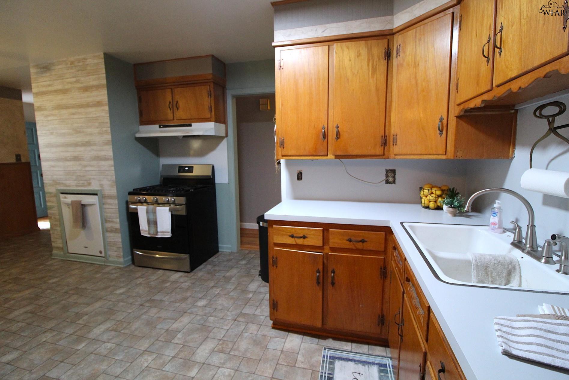 4949 S LAKE PARK DRIVE