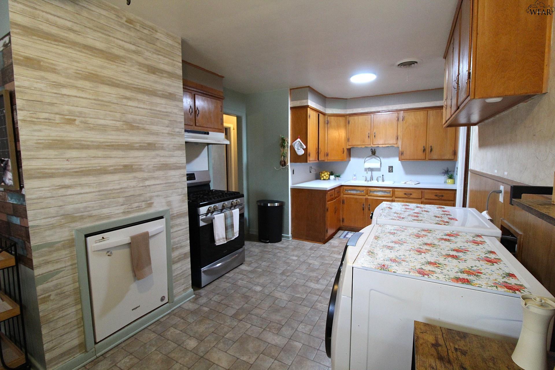 4949 S LAKE PARK DRIVE