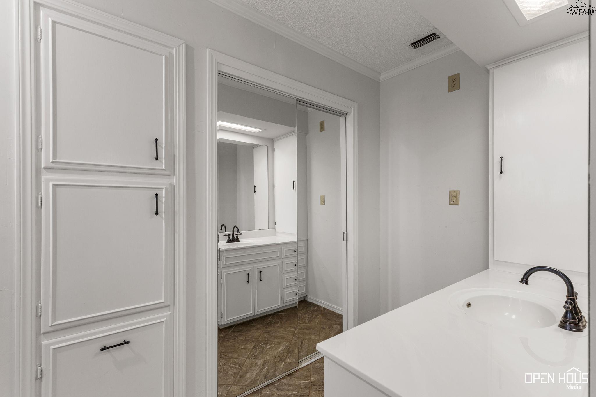 1701 E SPRING STREET