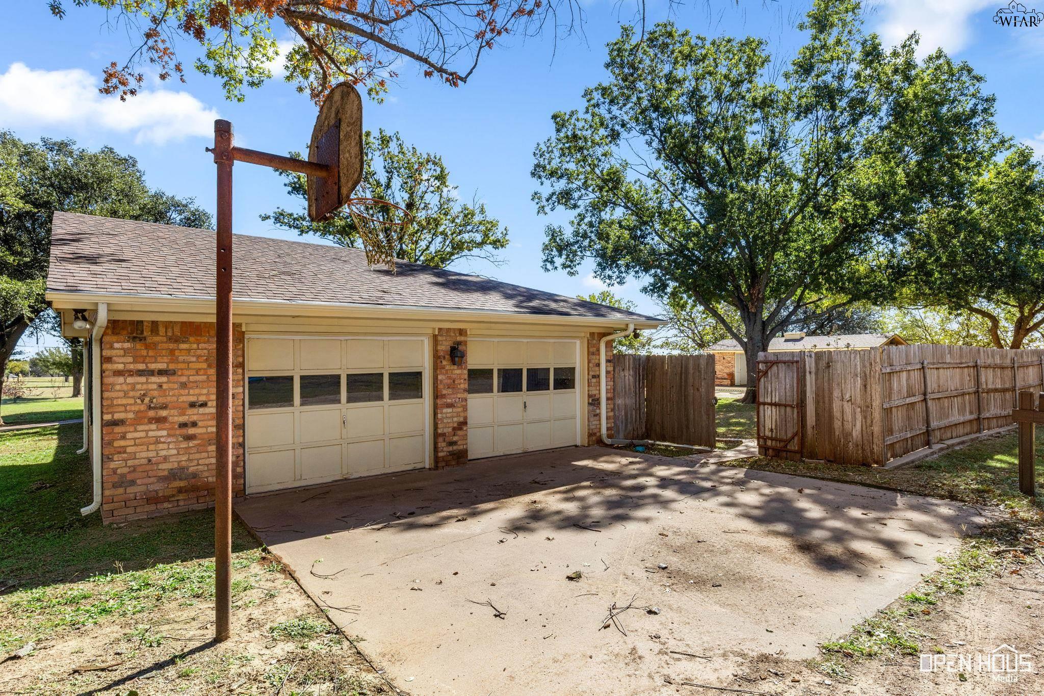 1701 E SPRING STREET