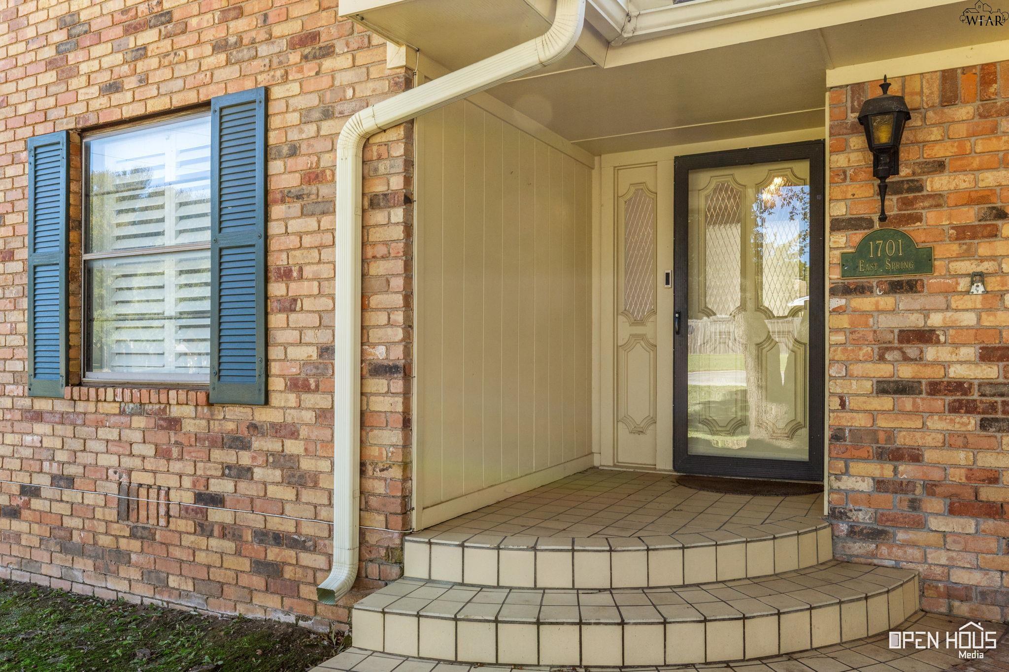 1701 E SPRING STREET