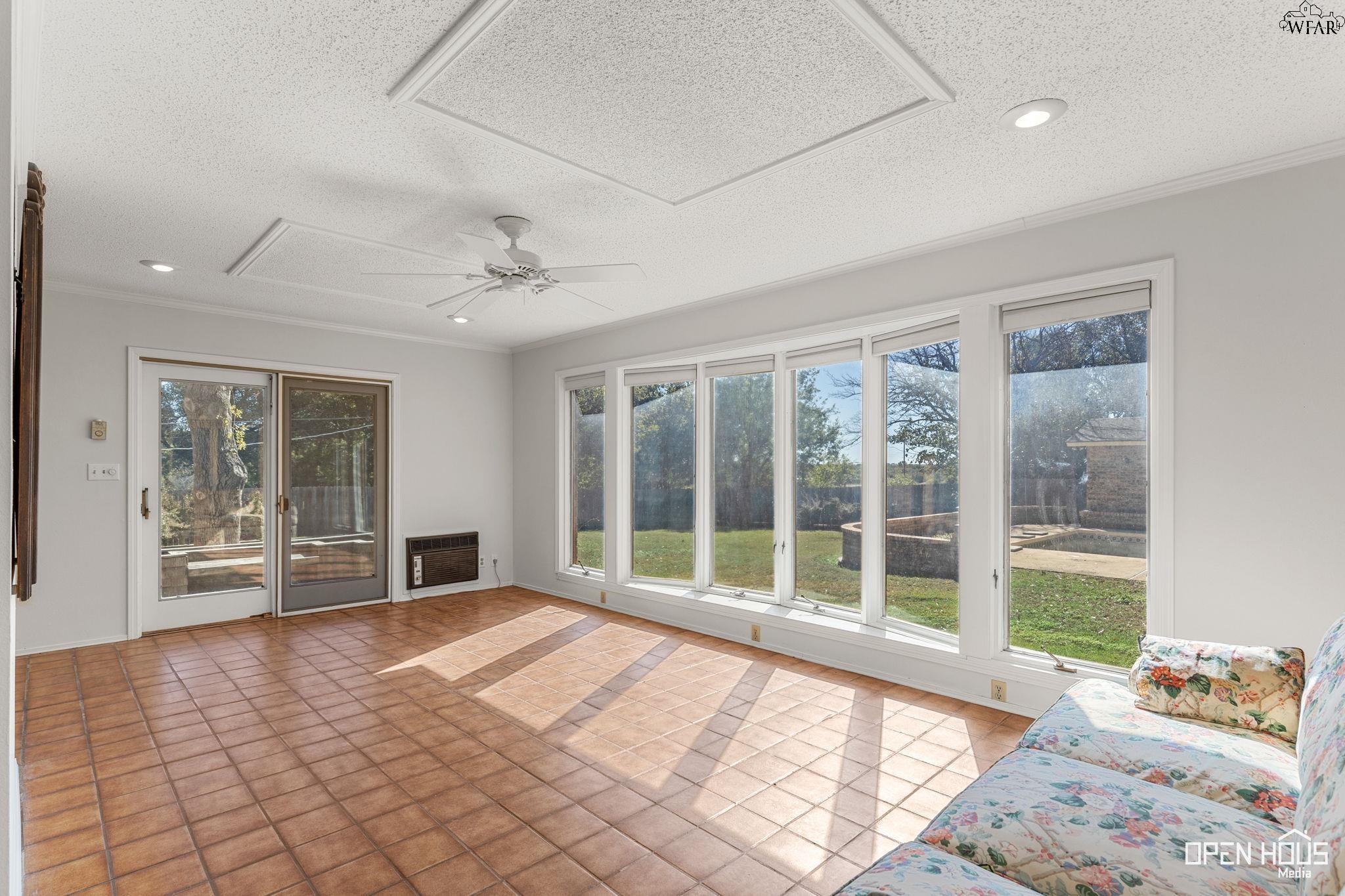 1701 E SPRING STREET