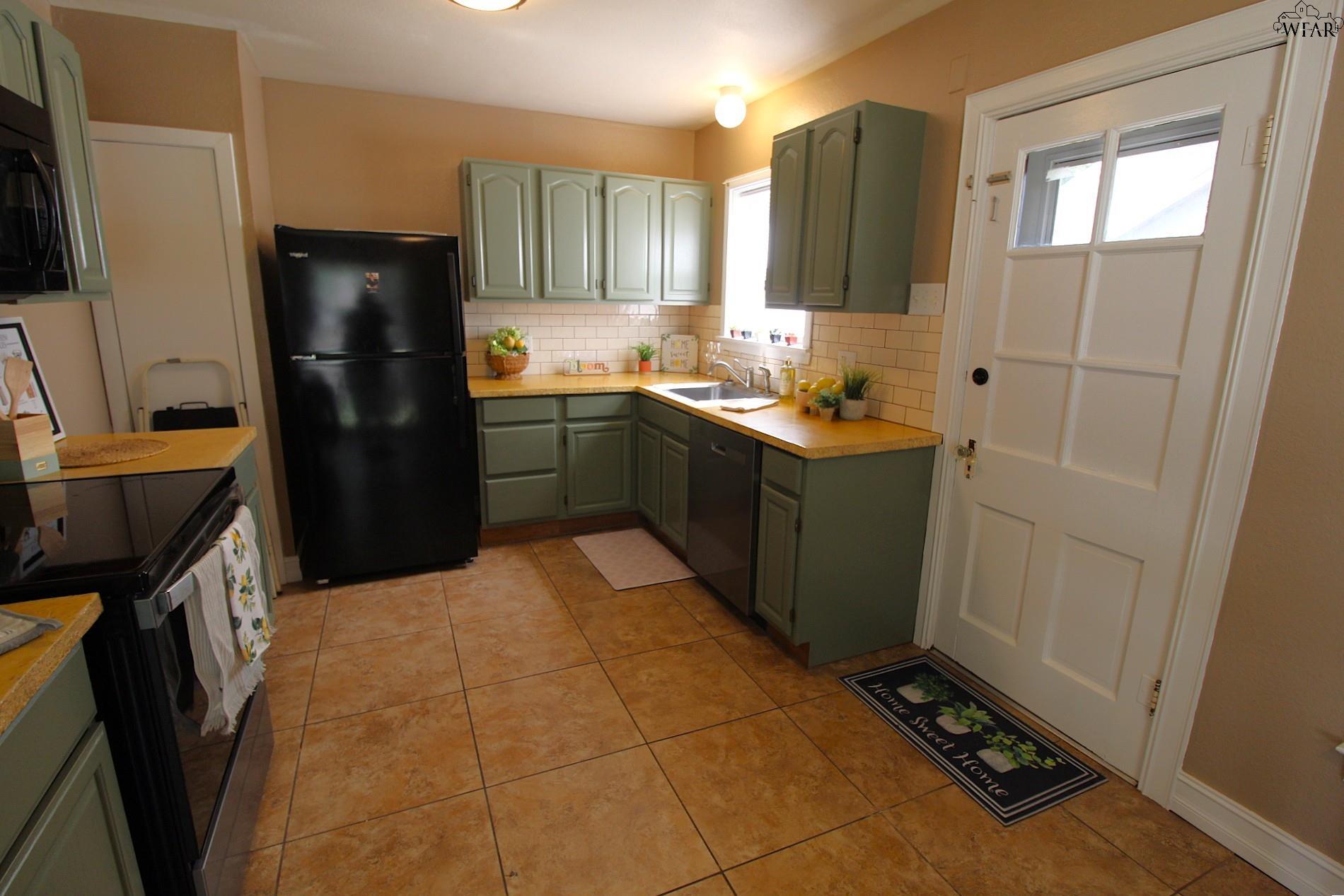 1813 DAYTON AVENUE