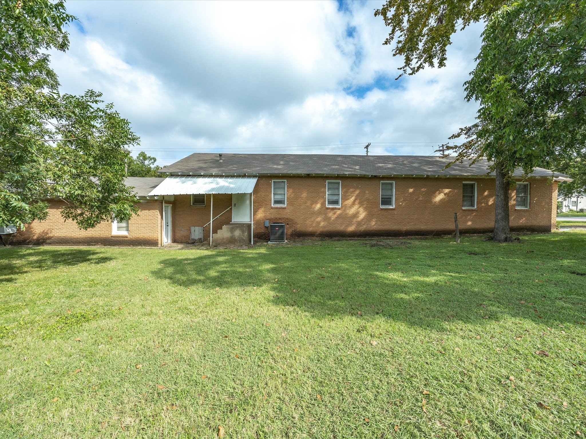 100 S Colbert Street