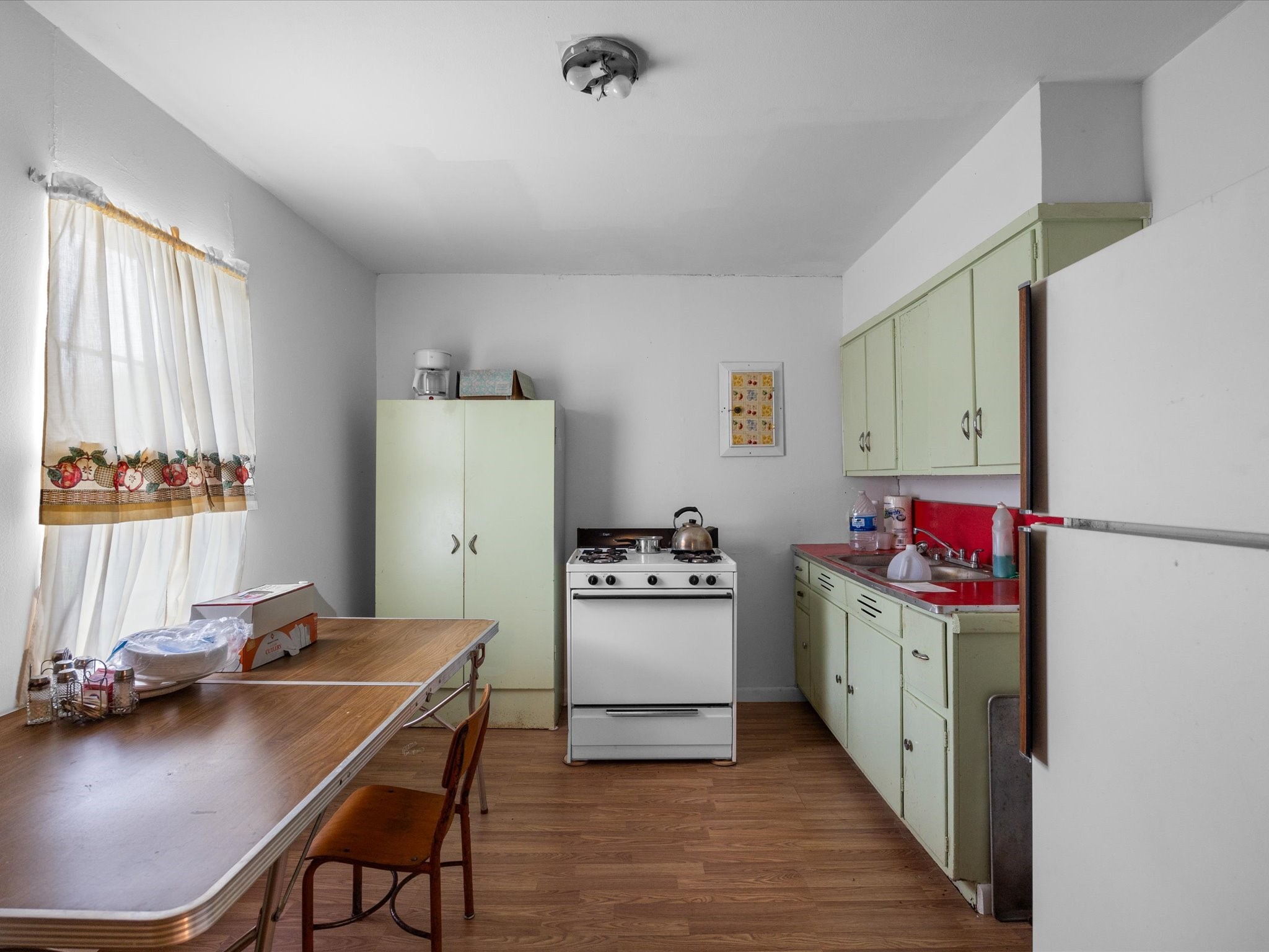 100 S Colbert Street