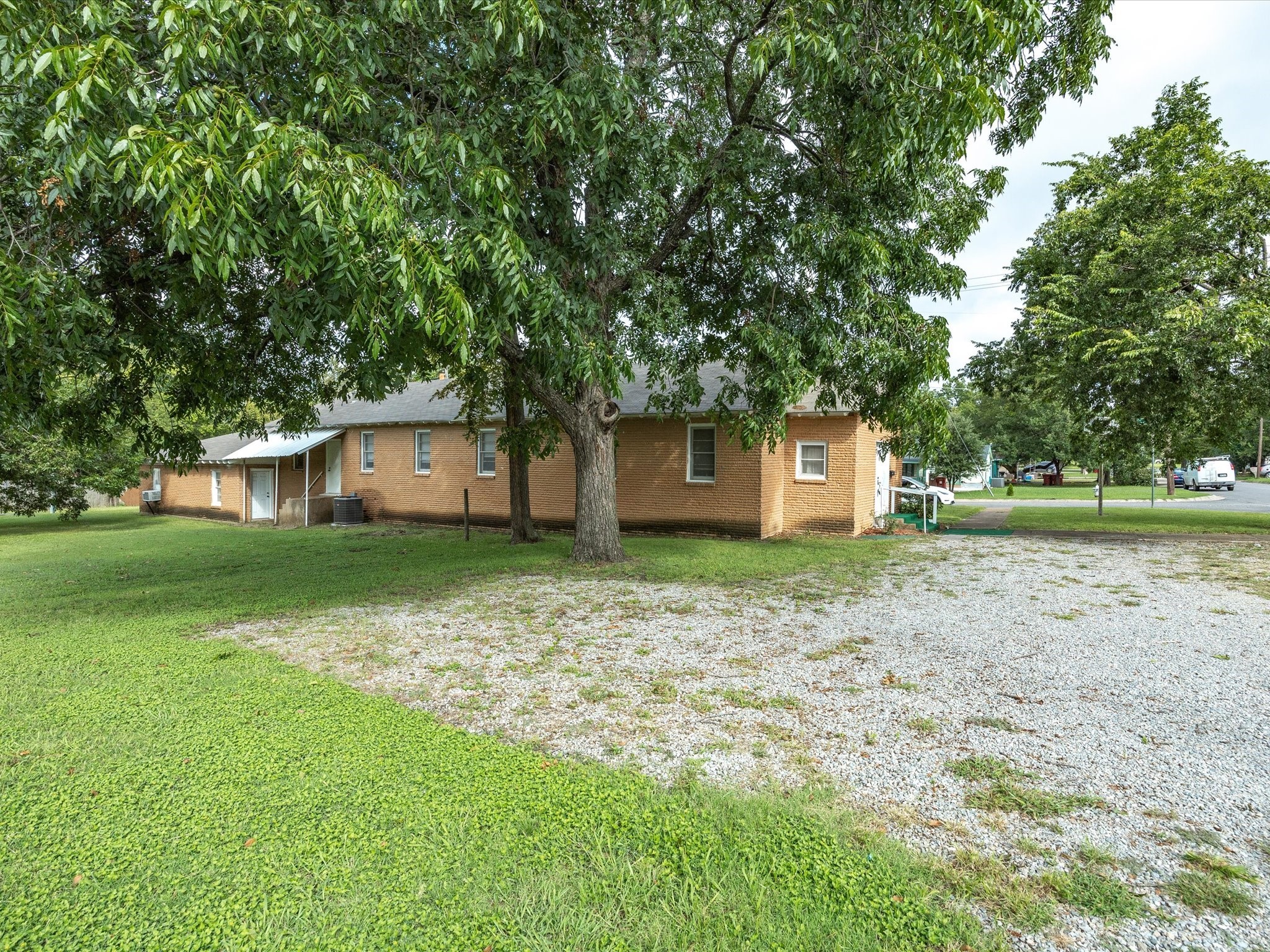 100 S Colbert Street