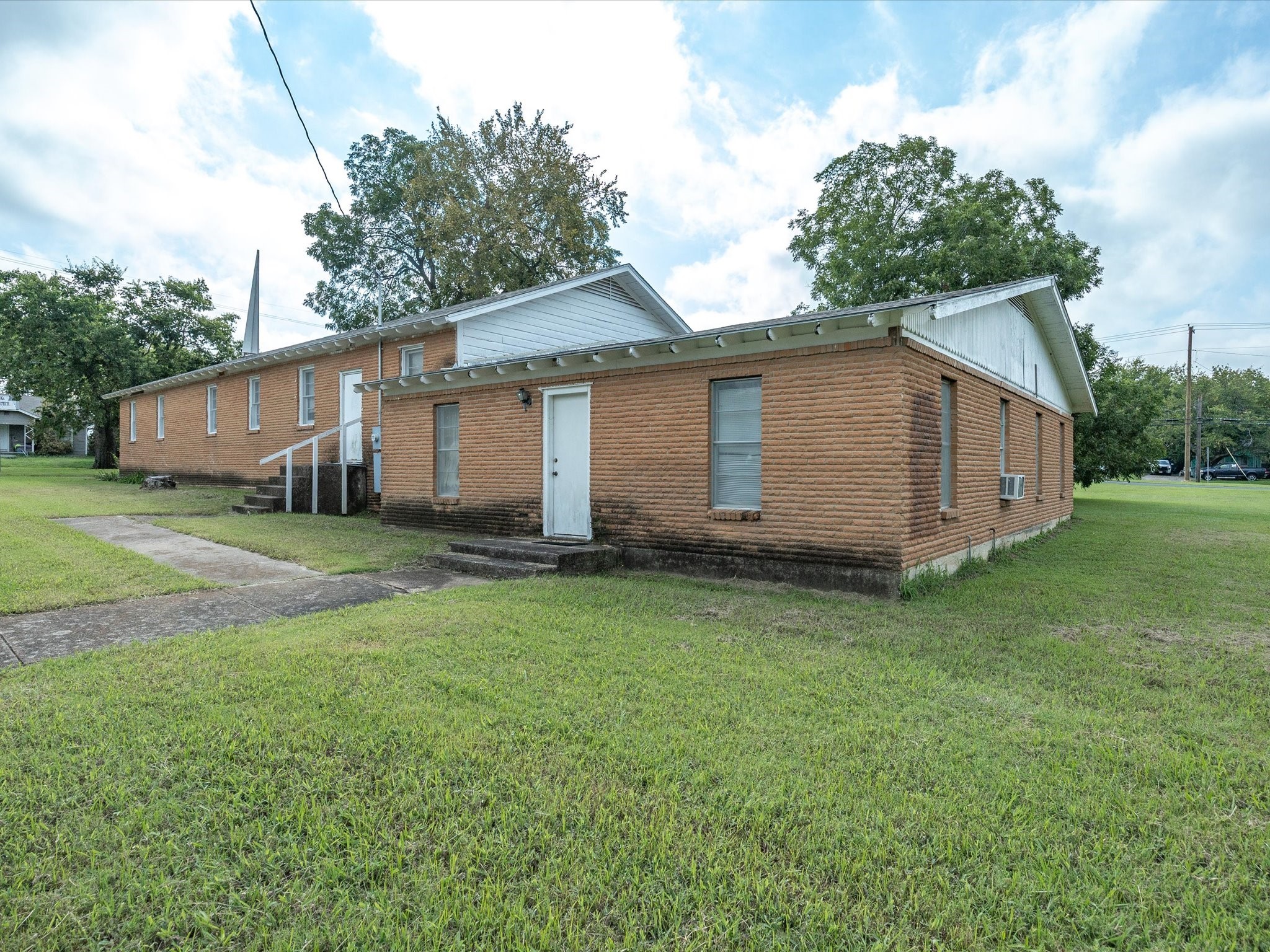 100 S Colbert Street