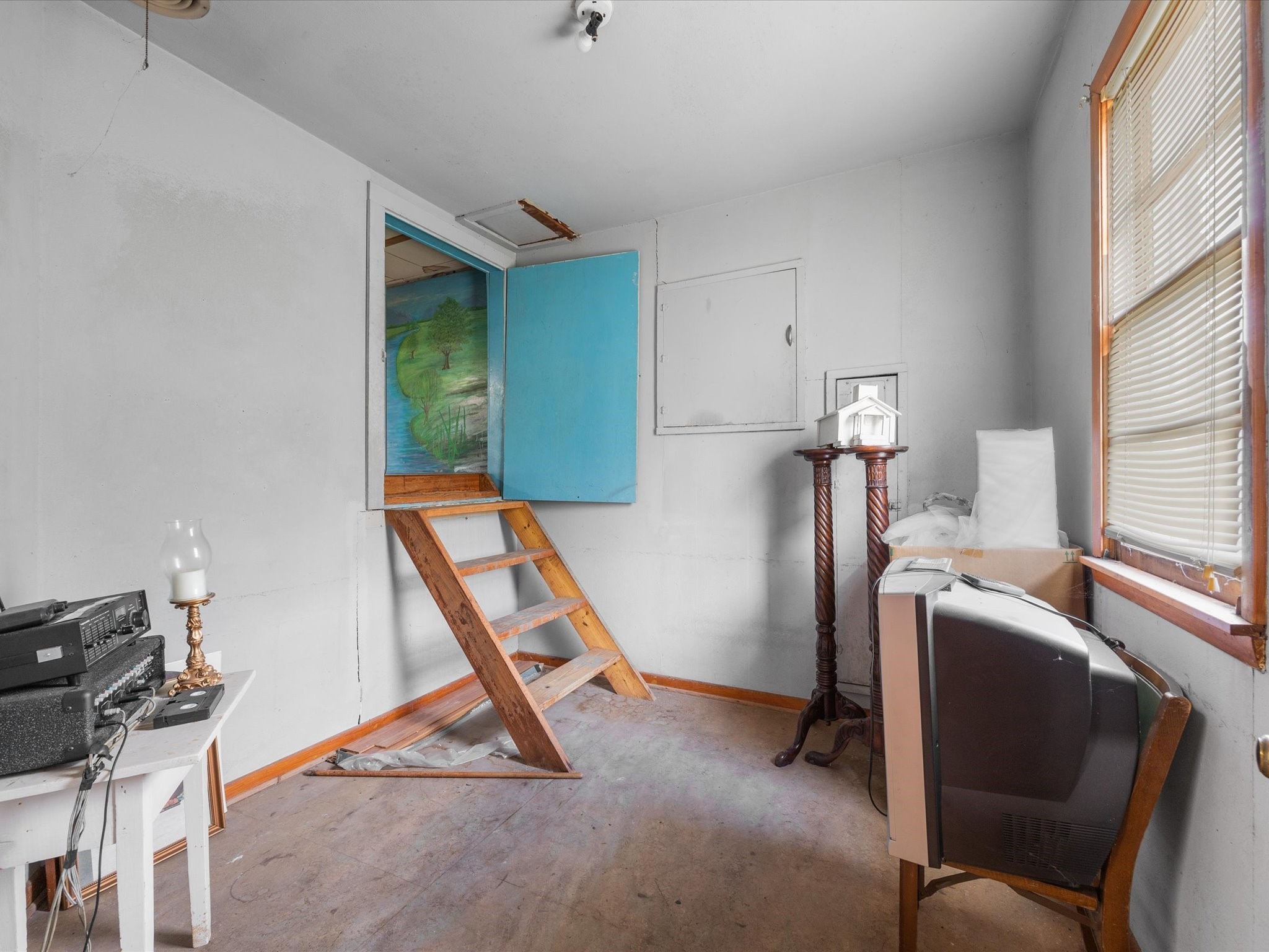 100 S Colbert Street