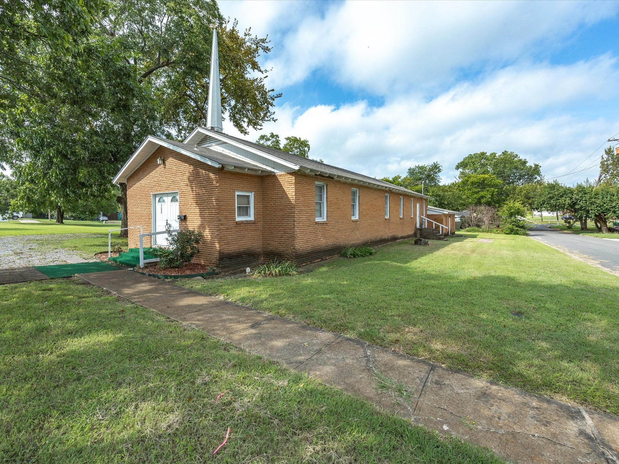 100 S Colbert Street