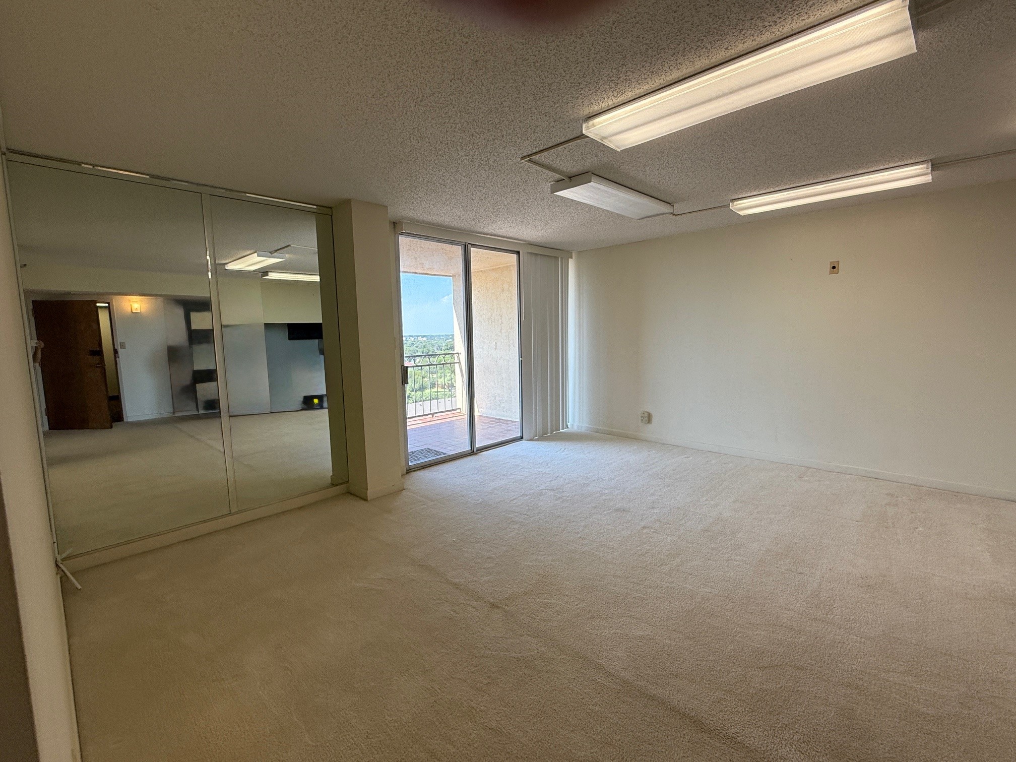 1005 2100 Santa FE Point