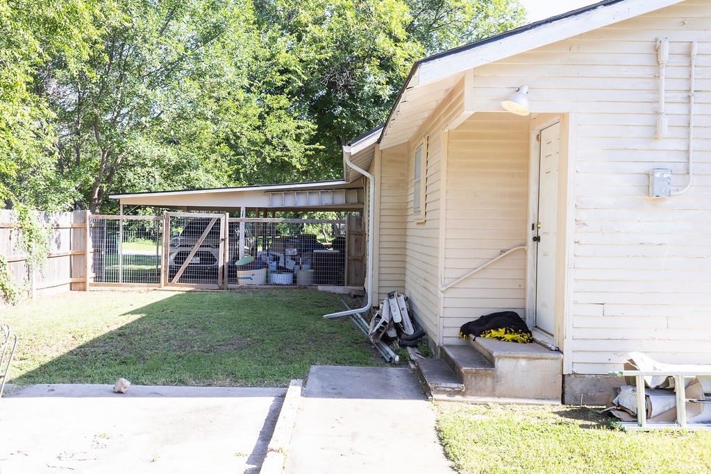 702 E Gilbert