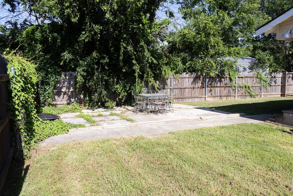 702 E Gilbert