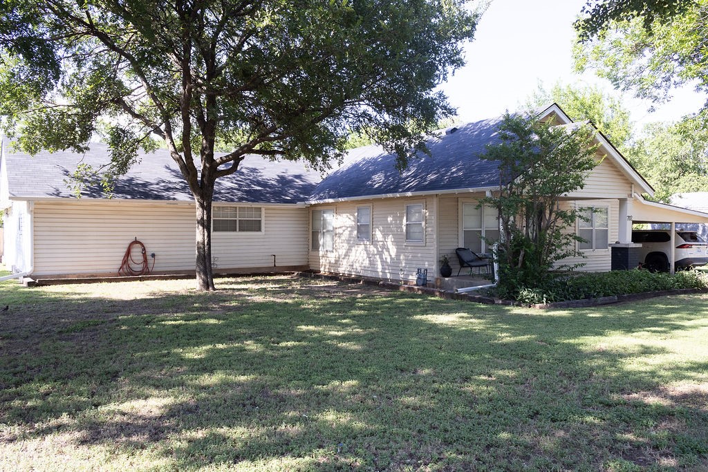 702 E Gilbert