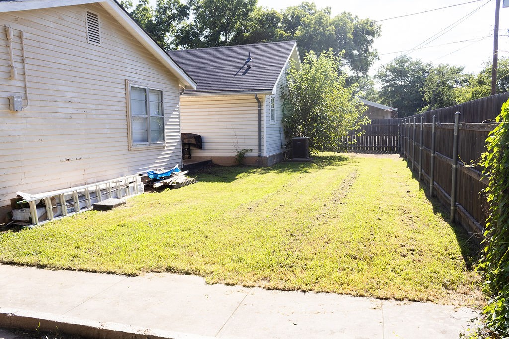 702 E Gilbert