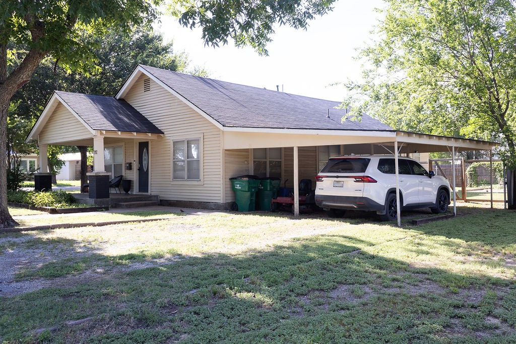 702 E Gilbert