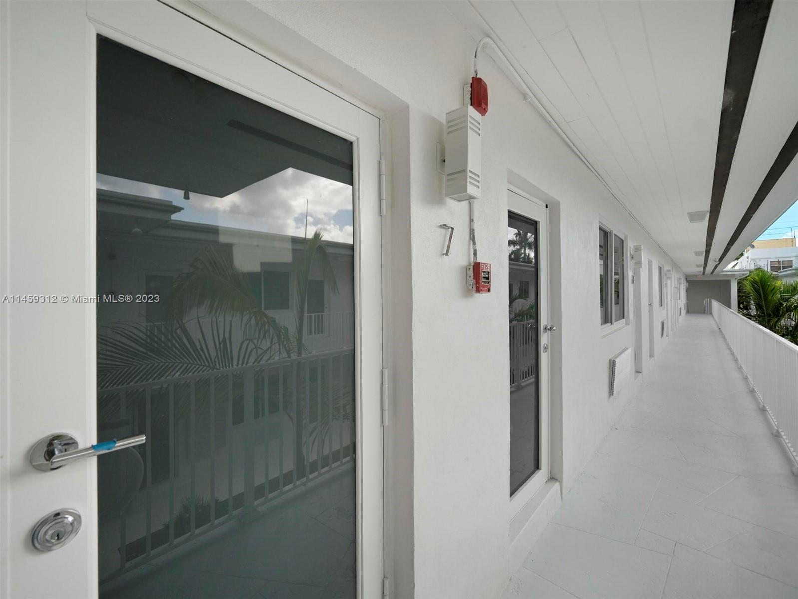 1525 Michigan Ave # 9