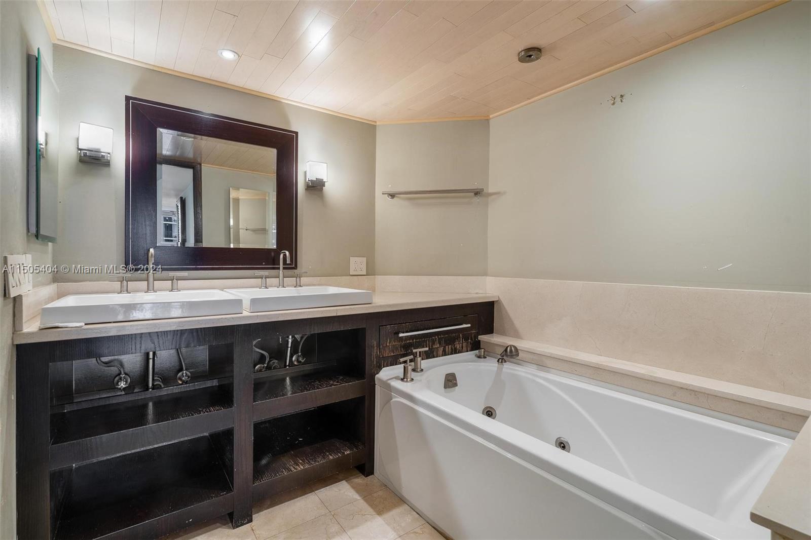 1717 N Bayshore Dr # 2445 Unit: A-2445