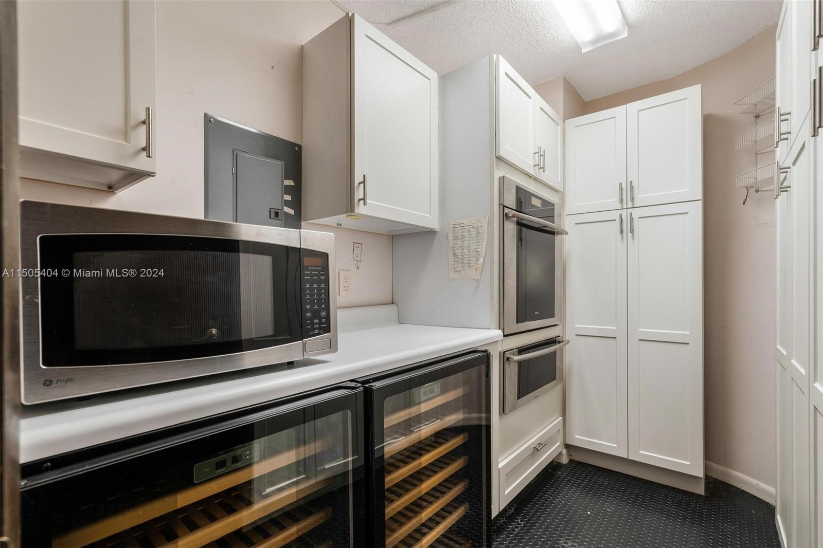 1717 N Bayshore Dr # 2445 Unit: A-2445