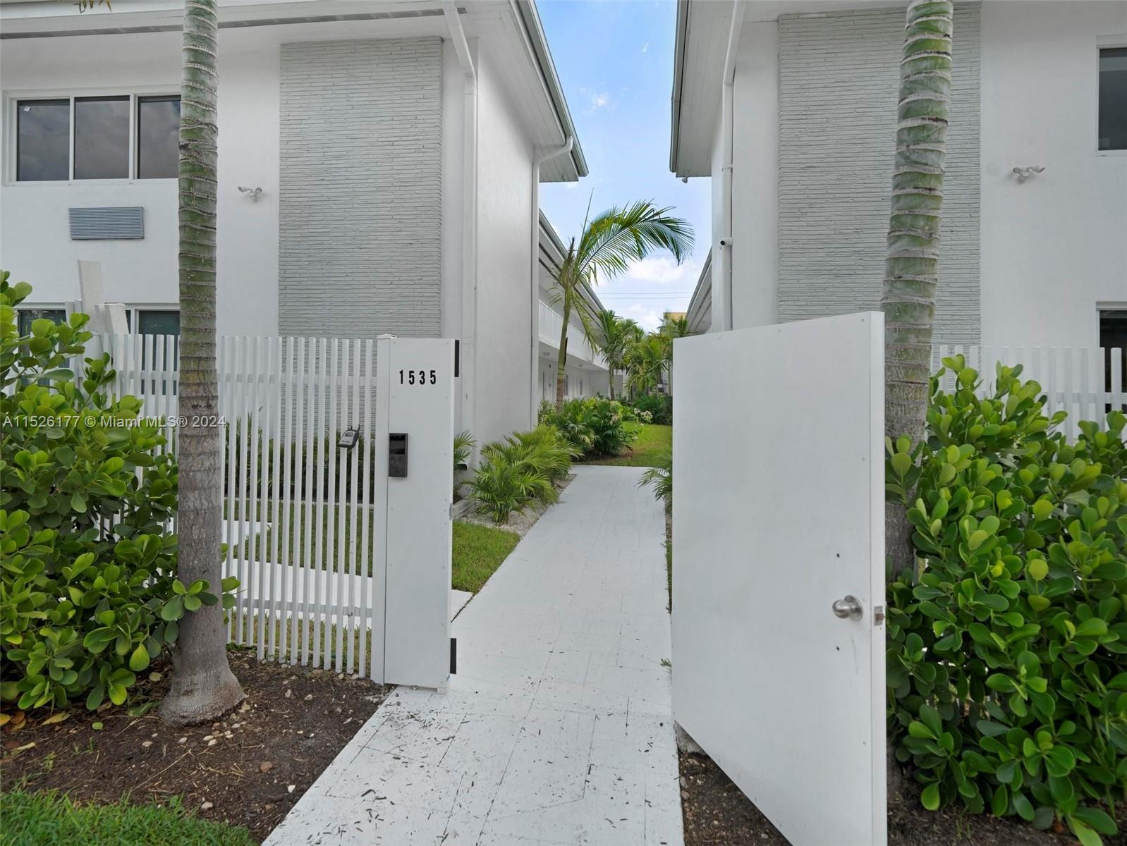 1525 Michigan Ave # 5