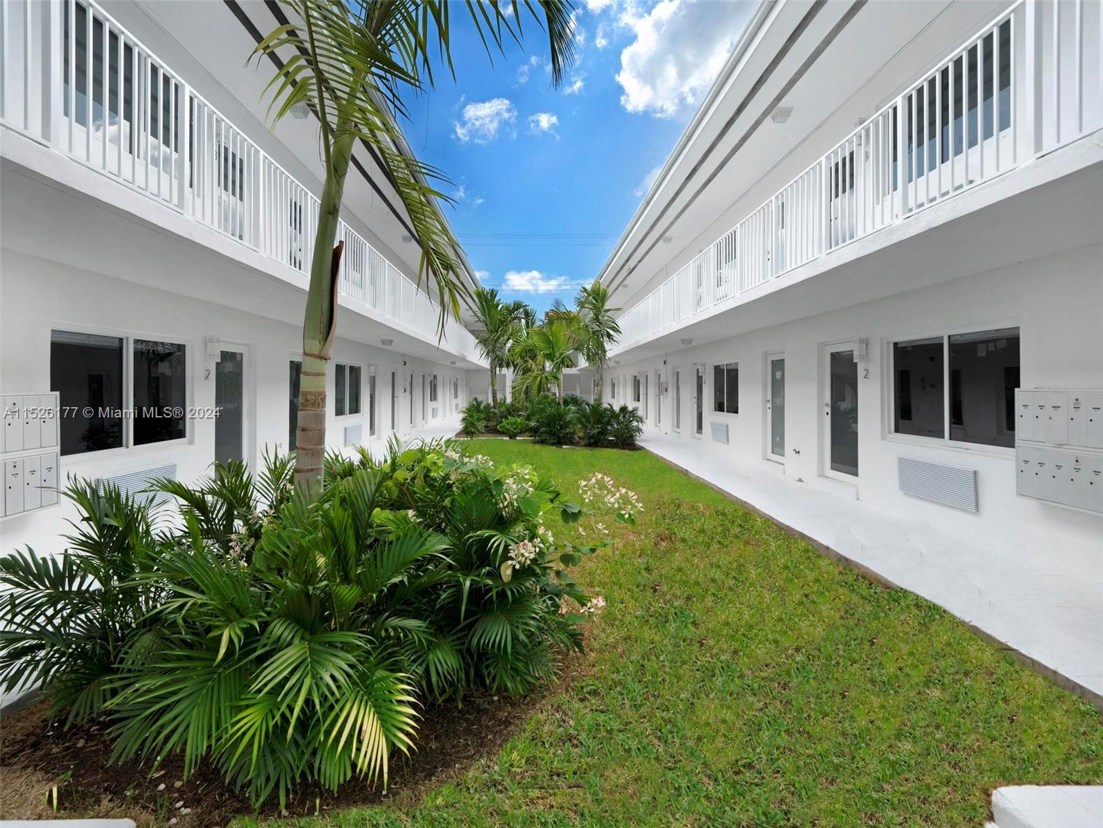 1525 Michigan Ave # 5