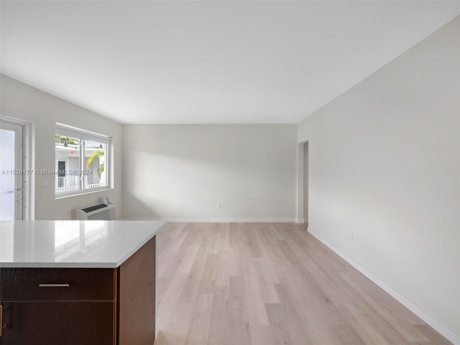 1525 Michigan Ave # 5