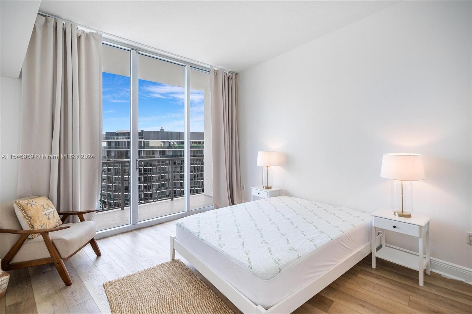 1750 N Bayshore Dr # 5611