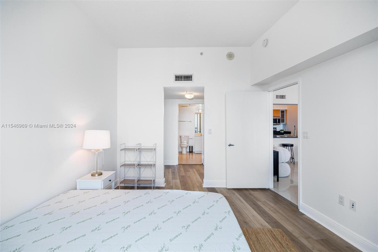 1750 N Bayshore Dr # 5611