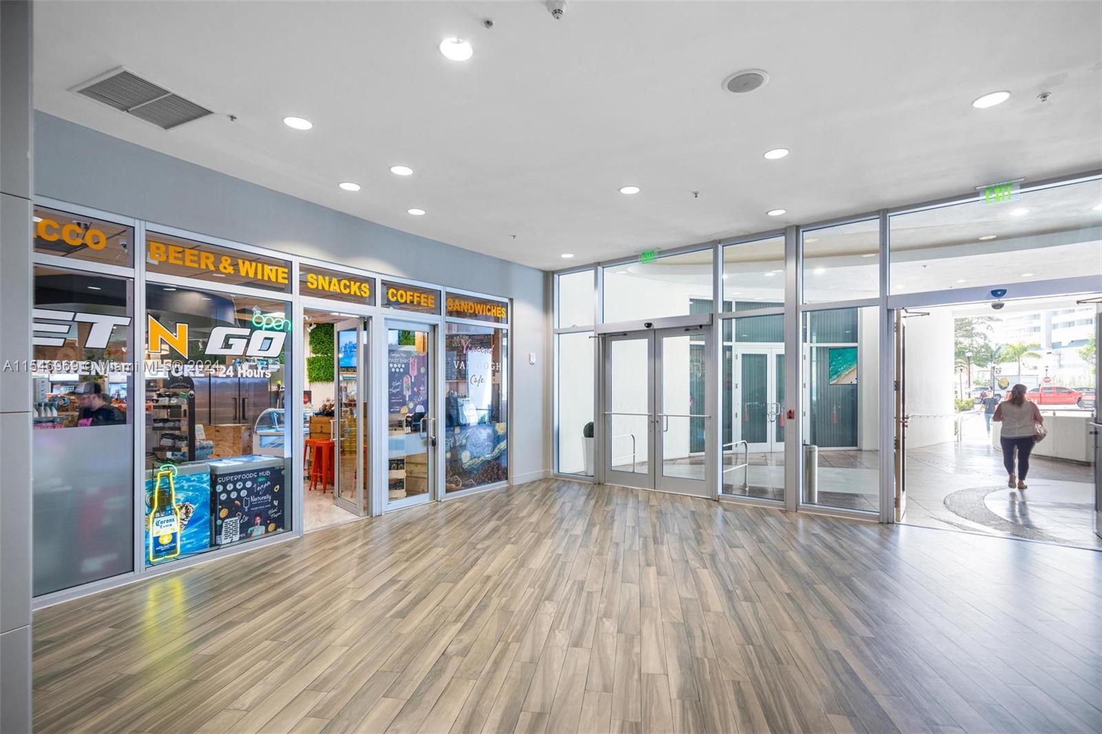 1750 N Bayshore Dr # 5611