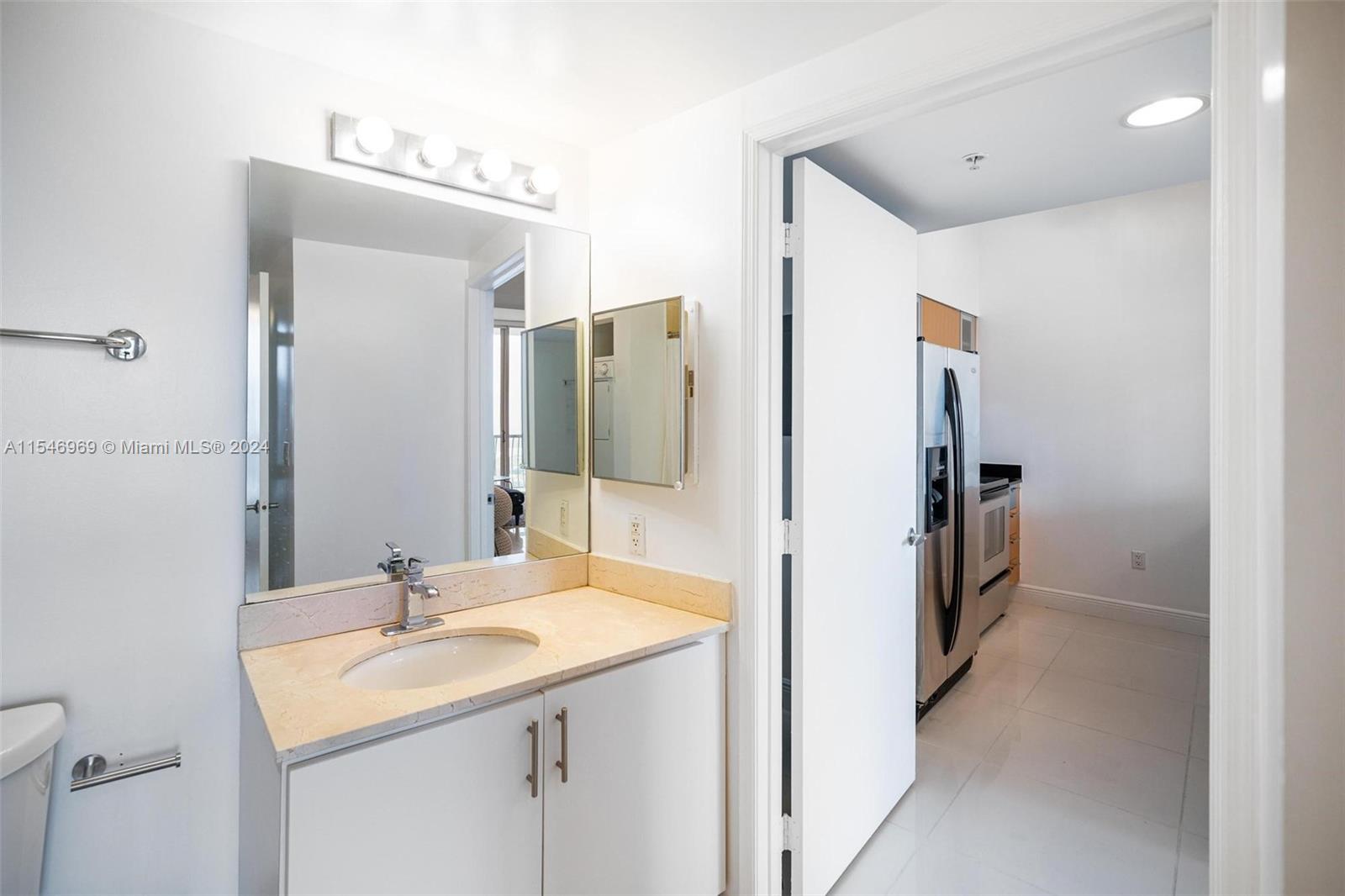 1750 N Bayshore Dr # 5611