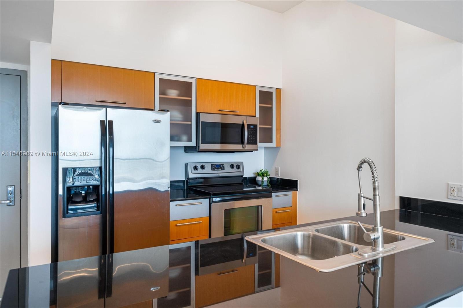 1750 N Bayshore Dr # 5611