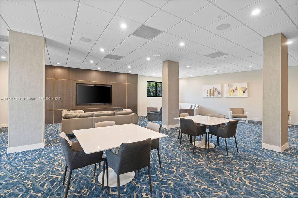 90 Edgewater Dr # 812