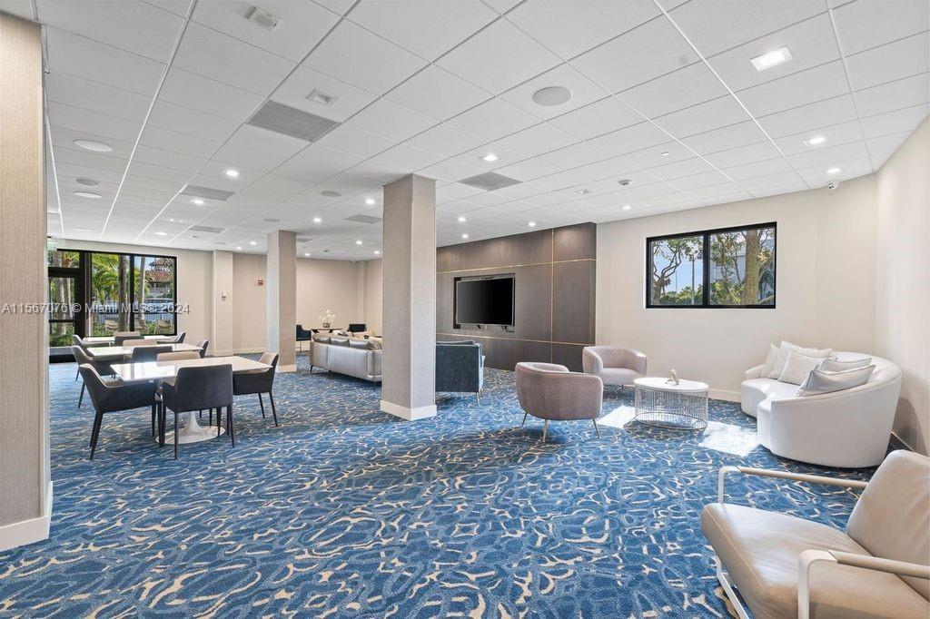 90 Edgewater Dr # 812