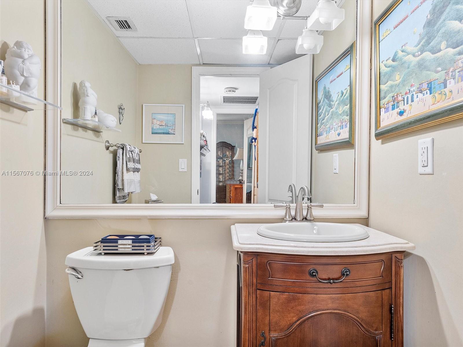 90 Edgewater Dr # 812