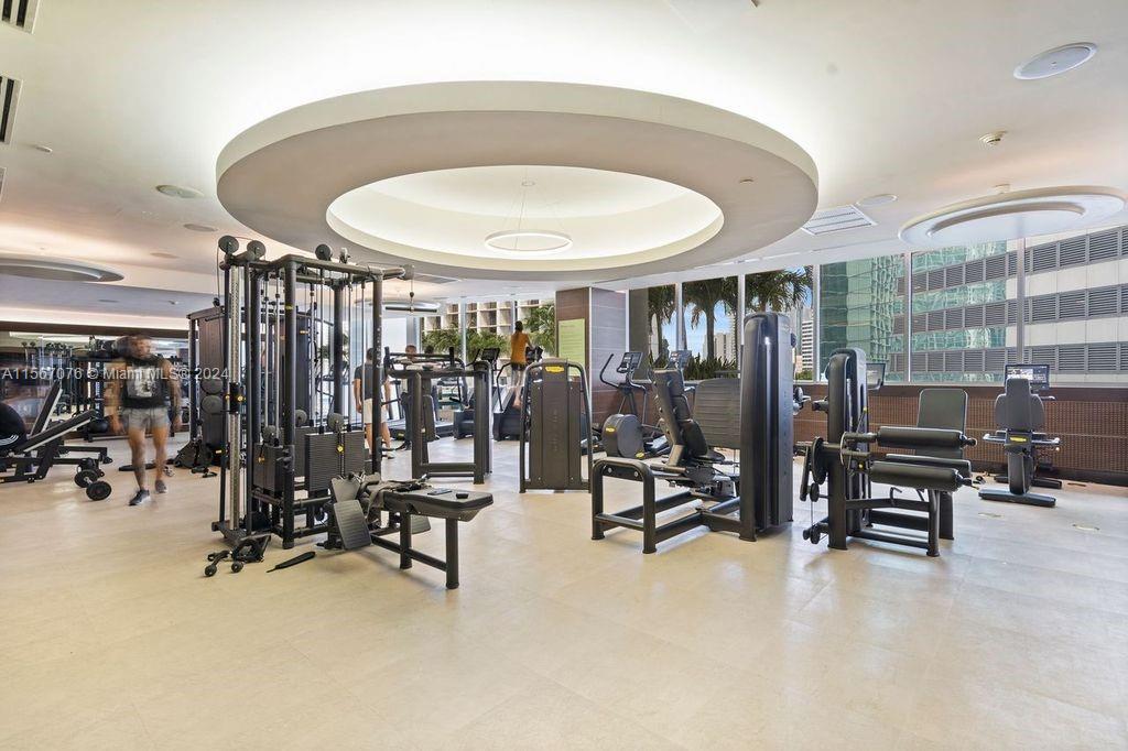 90 Edgewater Dr # 812