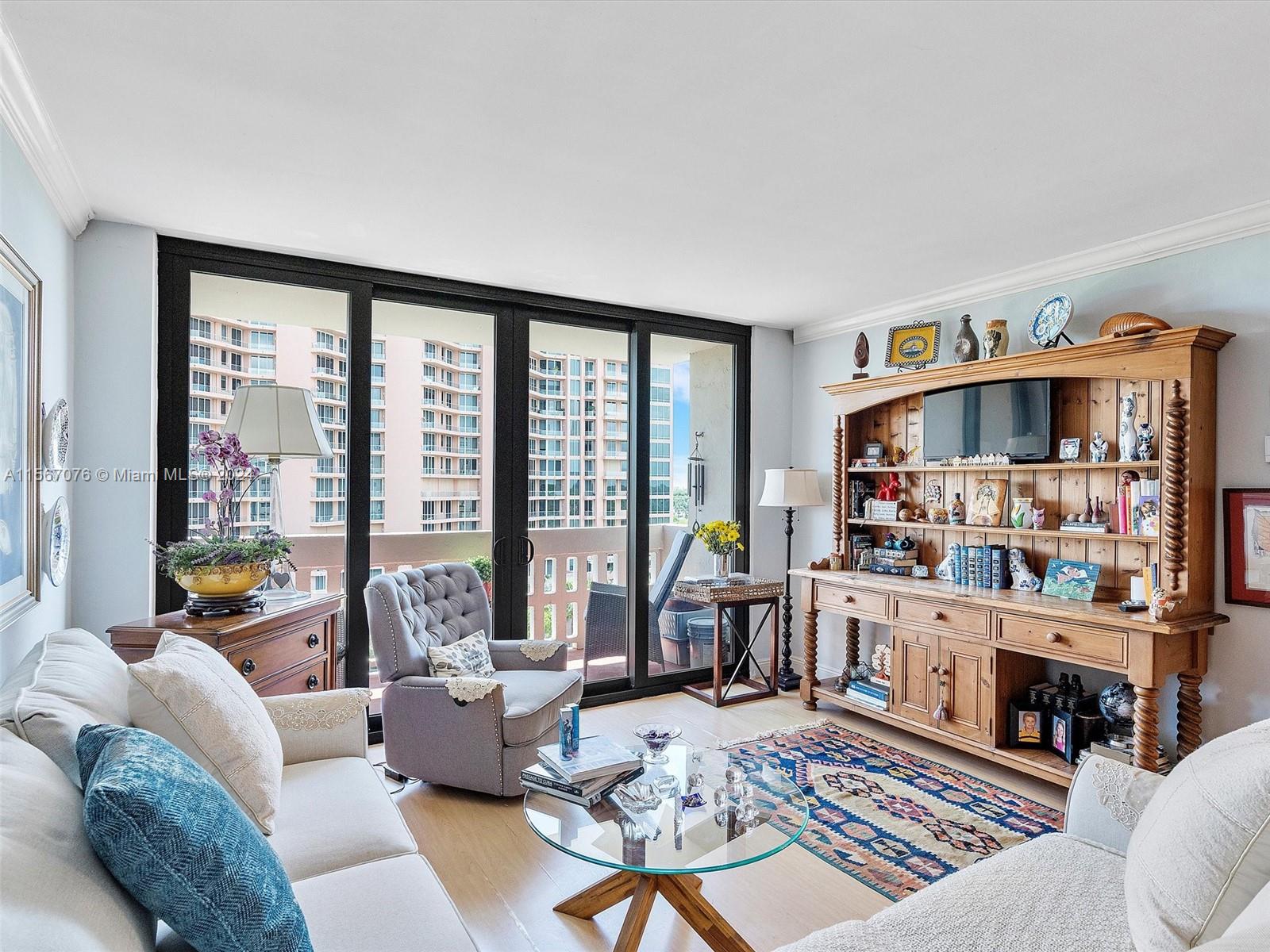 90 Edgewater Dr # 812