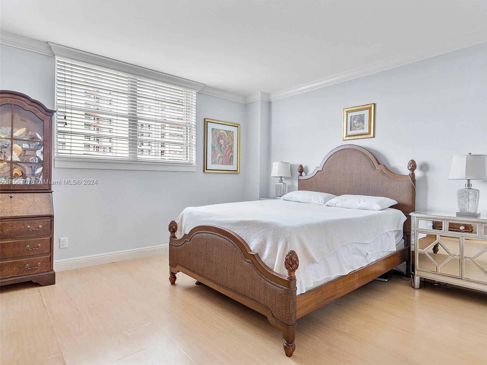 90 Edgewater Dr # 812