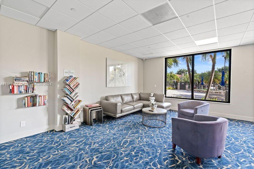 90 Edgewater Dr # 812