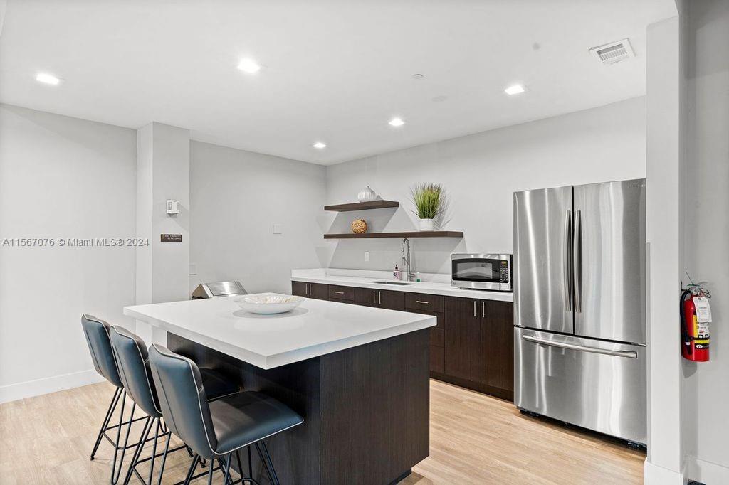 90 Edgewater Dr # 812