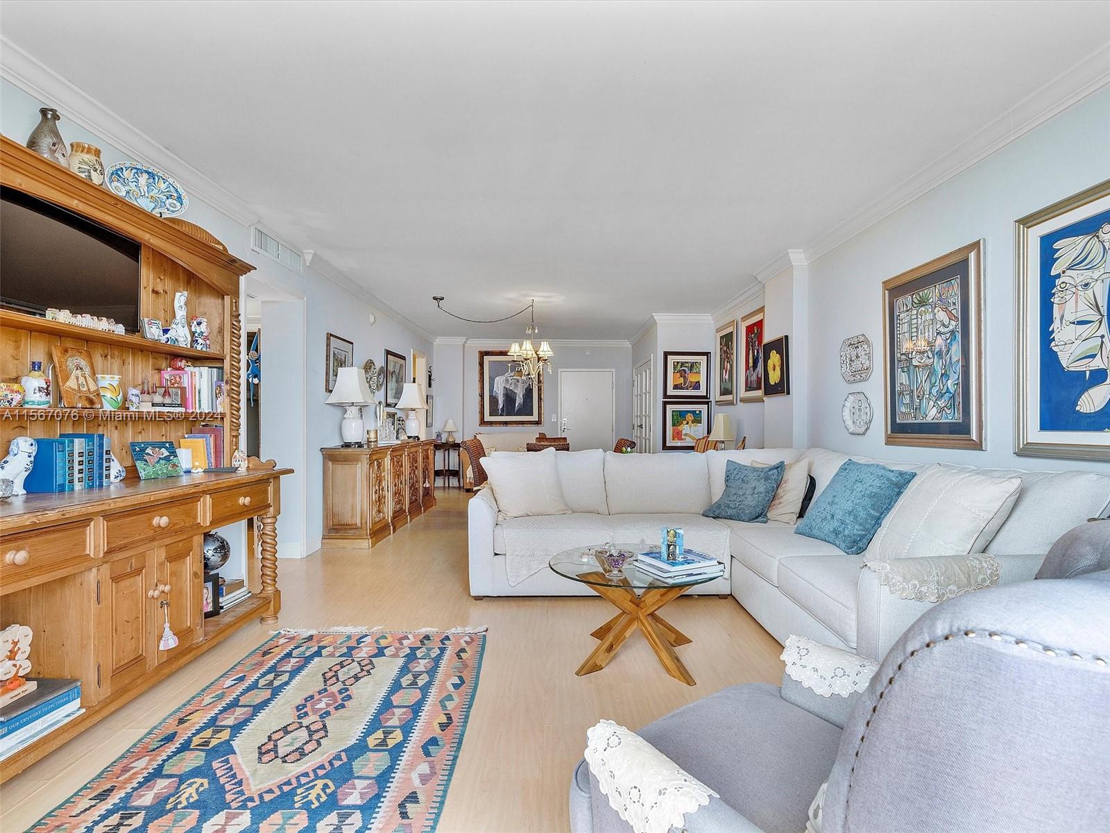 90 Edgewater Dr # 812