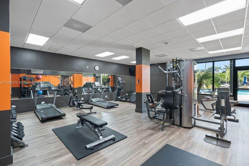 90 Edgewater Dr # 812