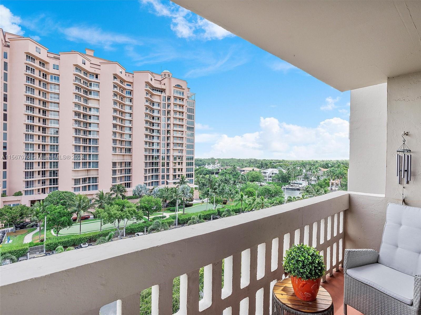 90 Edgewater Dr # 812